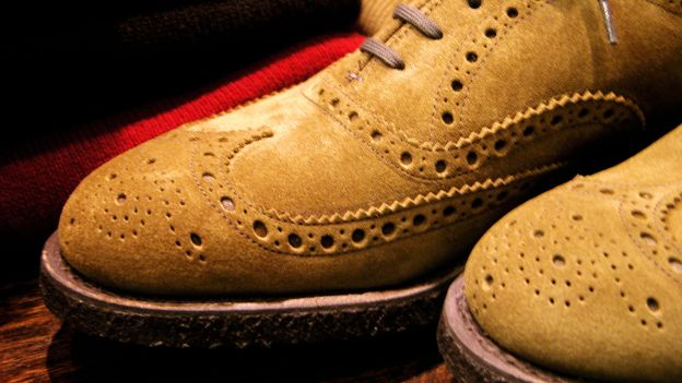 Pulire scarpe in camoscio